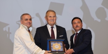 artas-holding-yonetim-kurulu-baskani-cetinsaya-erciyes-universitesi-iletisim-fakultesinin-mezuniyet-torenine-katildi-xfAQk63c.jpg