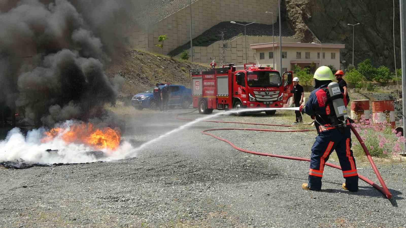 Artvin Barajı’nda gerçeği aratmayan kurtarma tatbikatı 6 artvin barajinda gercegi aratmayan kurtarma tatbikati 2 pMXiMlXi