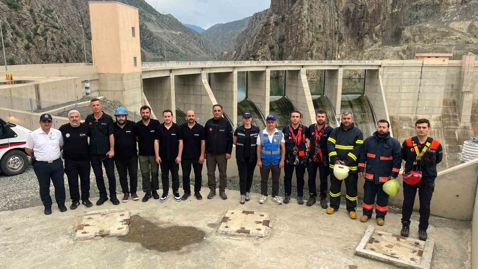 Artvin Barajı’nda gerçeği aratmayan kurtarma tatbikatı 10 artvin barajinda gercegi aratmayan kurtarma tatbikati 6 2Ttvpf2H