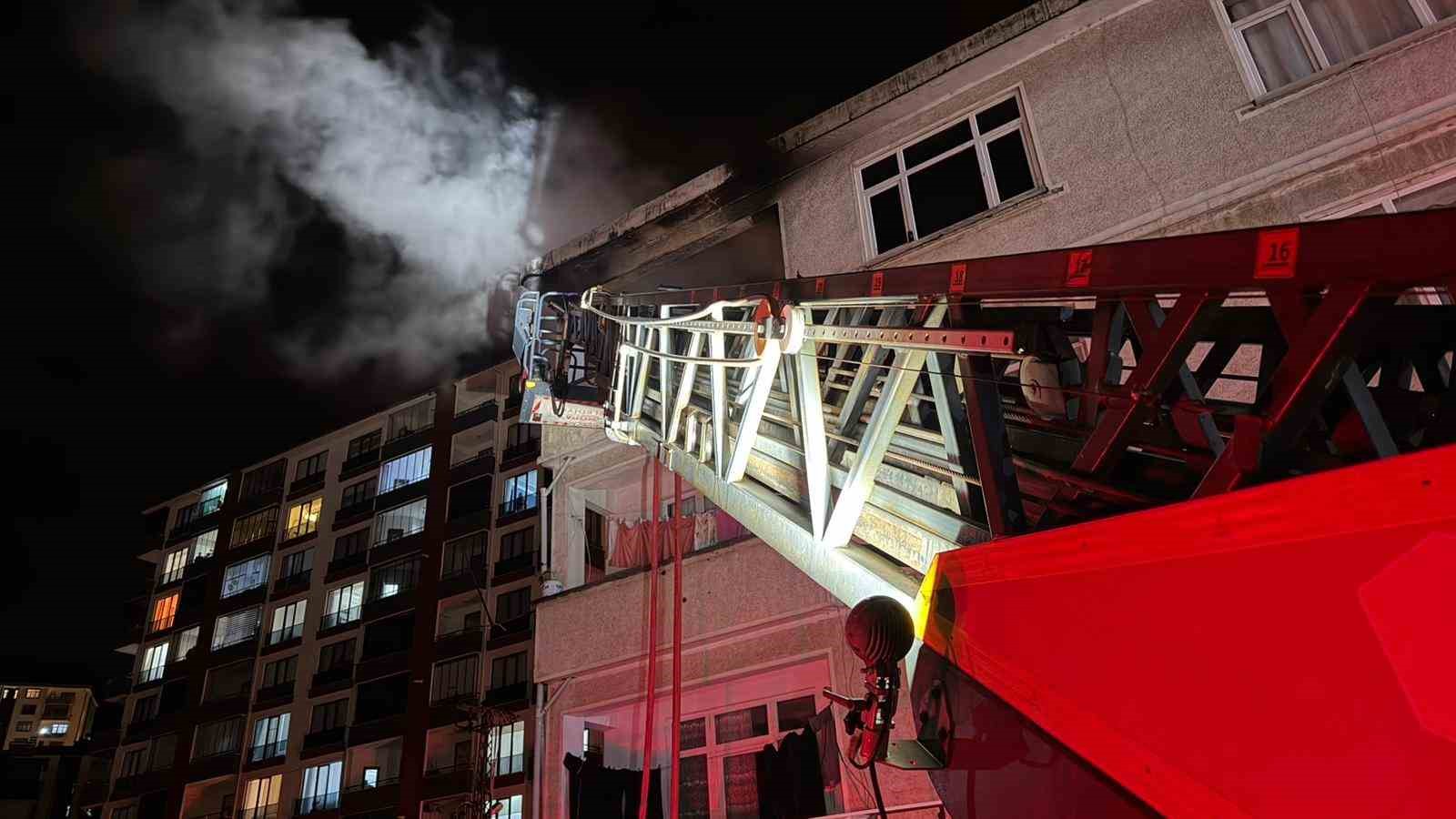 artvin hopada apartman dairesinde yangin panigi 0 MUw4ZjGQ