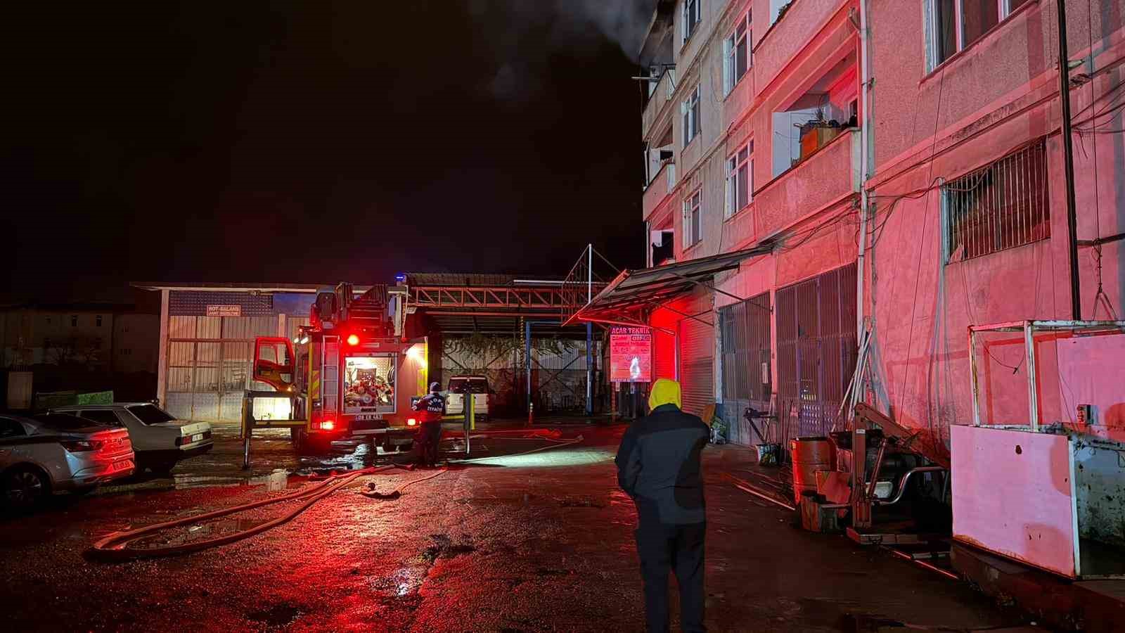 artvin hopada apartman dairesinde yangin panigi 1 3lBemBmI