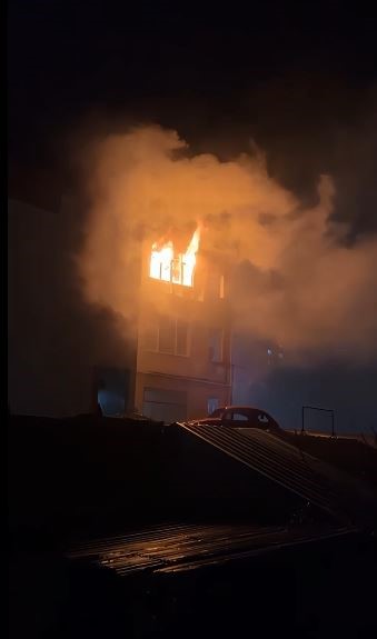 artvin hopada apartman dairesinde yangin panigi 5 ti2qTHlW