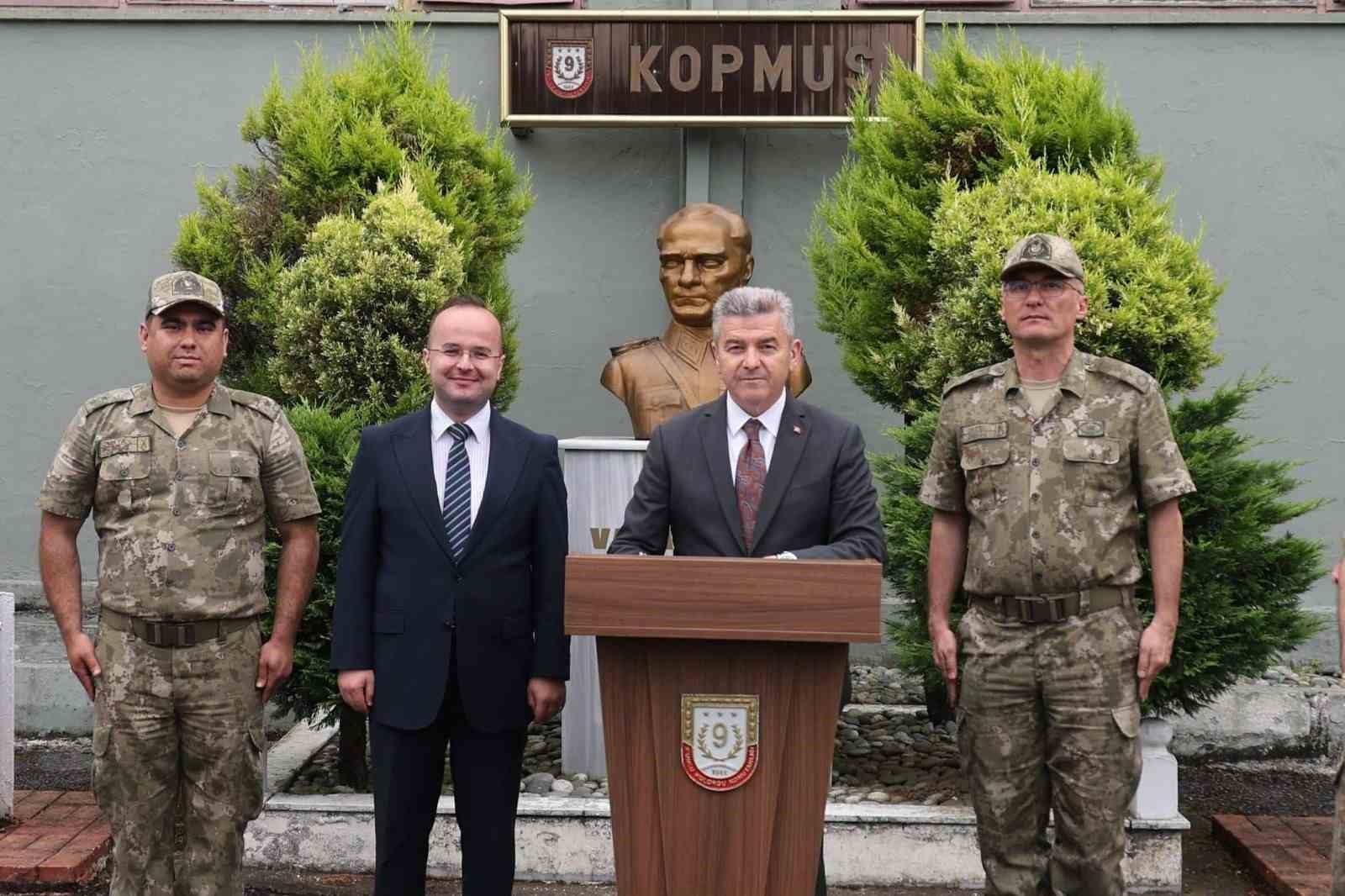 Artvin Valisi Ergün’den Gürcistan sınır karakollarında denetim 4 artvin valisi ergunden gurcistan sinir karakollarinda denetim 0 gEOZX7fd