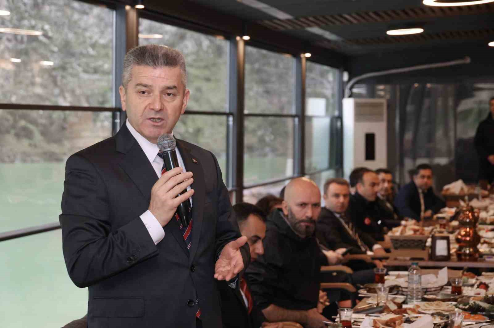 artvin valisi turan ergun sarp sinir kapisindan 2025 yilinda 5 milyonun uzerinde yolcu gecti 1QyWNlXh
