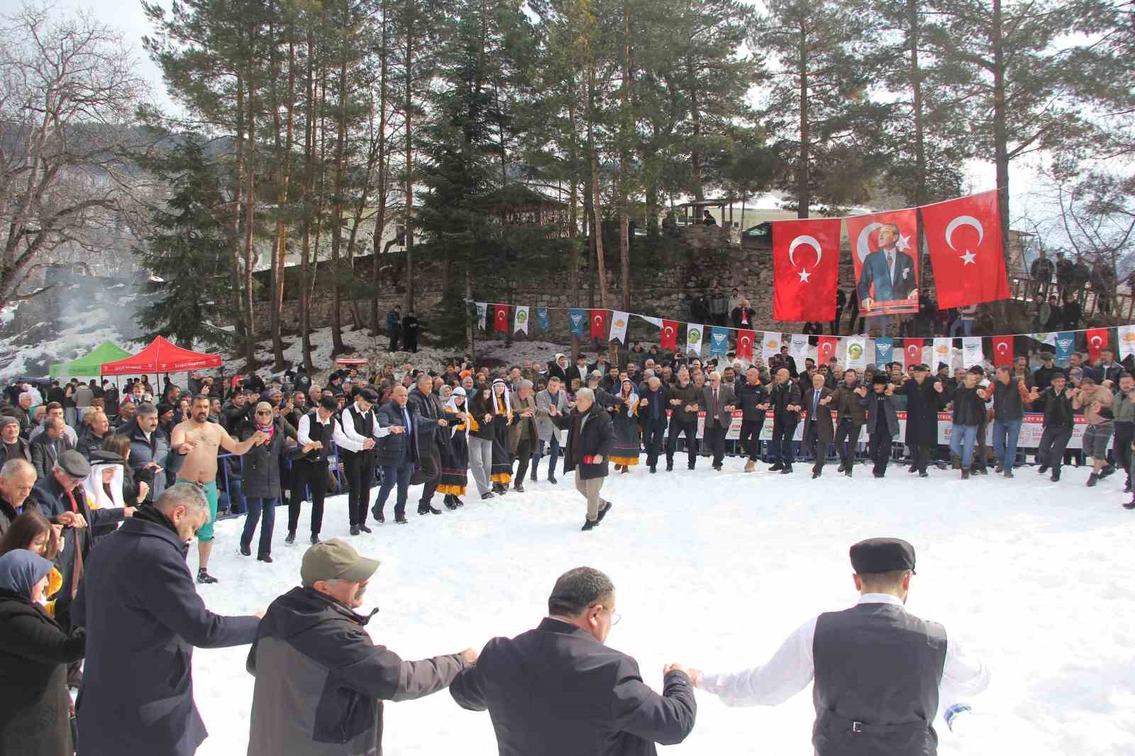 artvinde 300 yillik kar ustu karakucak gelenegi yasatiliyor 6 6agXWKWz