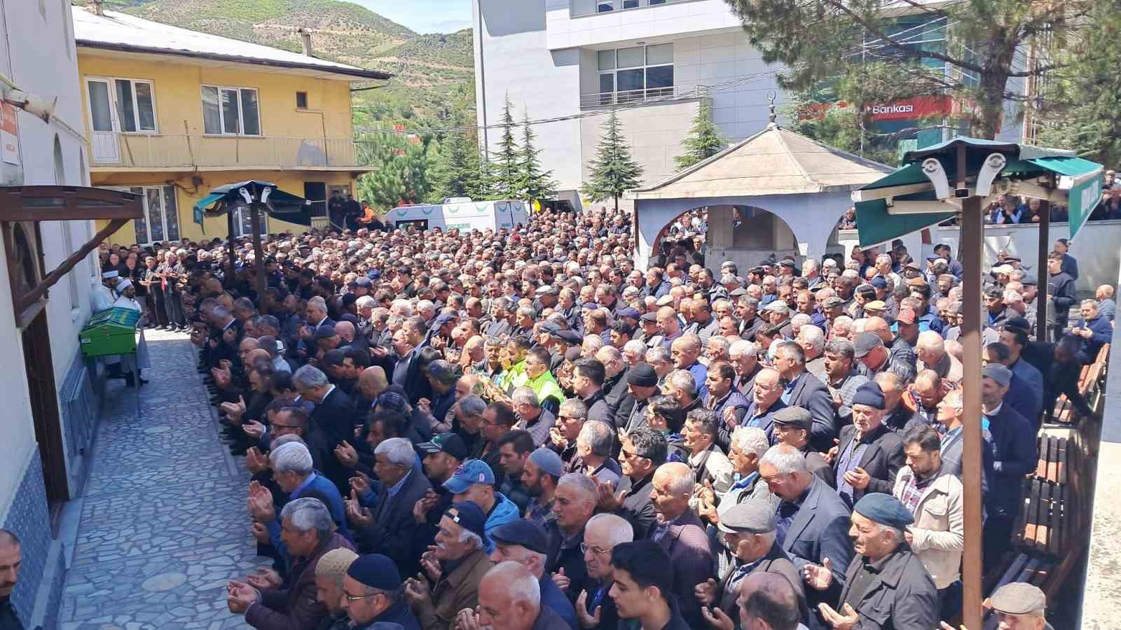 Artvin’de 4 ay sonra çığ altından çıkartılan Bülent Gezer son yolculuğuna uğurlandı 4 artvinde 4 ay sonra cig altindan cikartilan bulent gezer son yolculuguna ugurlandi 0 HqVihwJl