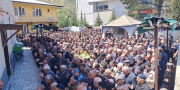 artvinde-4-ay-sonra-cig-altindan-cikartilan-bulent-gezer-son-yolculuguna-ugurlandi-6aW9D5Jr.jpg