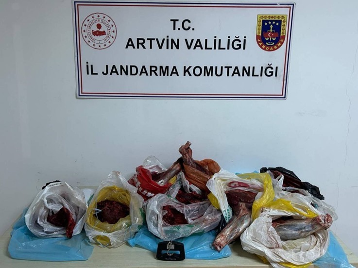 artvinde 60 kilo yaban domuzu eti ele gecirildi 0 XfYrWNC3