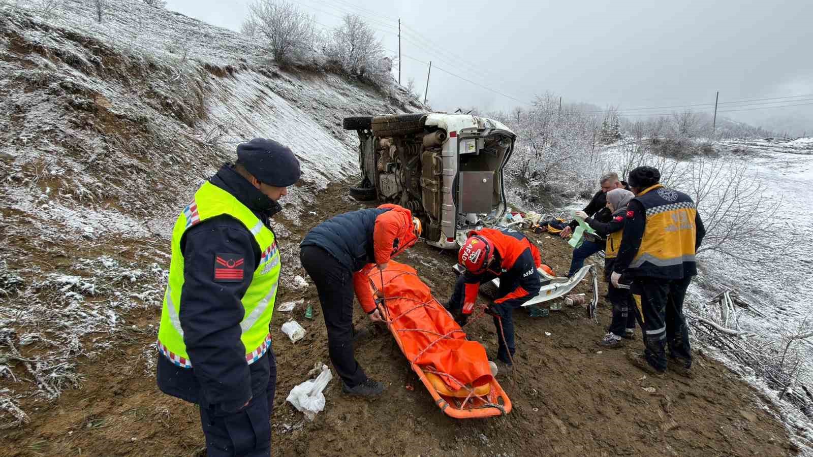 artvinde ambulans ucuruma yuvarlandi 1 olu 4 yarali 3 IL7mhXkc