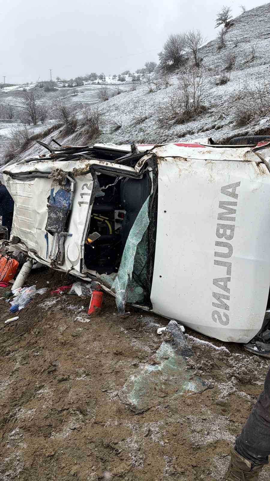 artvinde ambulans ucuruma yuvarlandi 1 olu 4 yarali 5 S4UUm77S