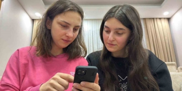artvinde-aralarinda-11-yas-olan-kardeslerin-telefonlarinin-yuz-tanima-saskinligi-yfUqCiPf.jpg