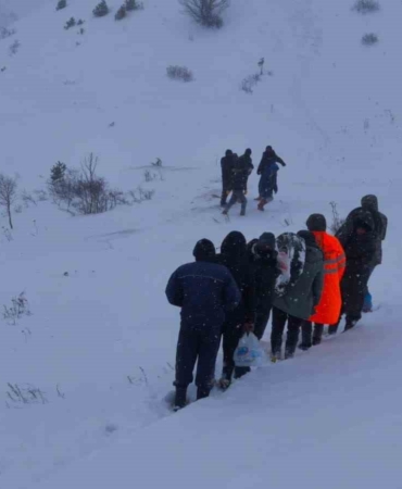 artvinde-cig-altinda-kalan-cobanlari-arama-calismalari-suruyor-lSmgfwbh.jpg