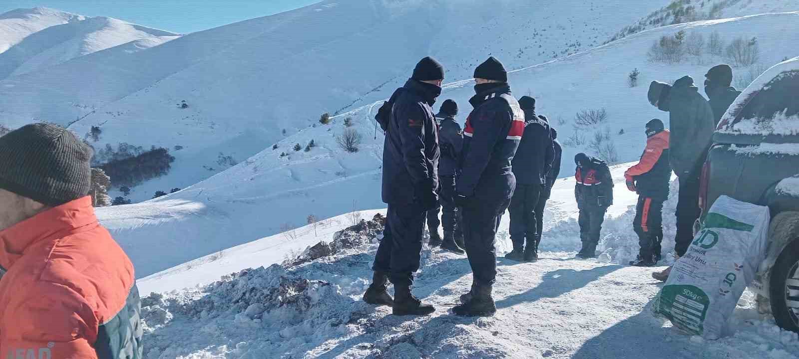 Artvin’de çığ faciasındaki kayıp çoban için arama çalışmaları üçüncü gününde yeniden başladı 6 artvinde cig faciasindaki kayip coban icin arama calismalari ucuncu gununde yeniden basladi 2