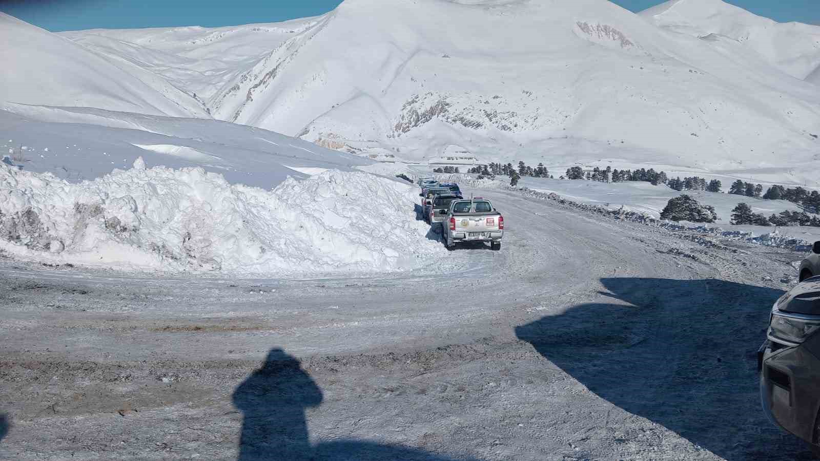 Artvin’de çığ faciasındaki kayıp çoban için arama çalışmaları üçüncü gününde yeniden başladı 8 artvinde cig faciasindaki kayip coban icin arama calismalari ucuncu gununde yeniden basladi 4 q54AuV3F