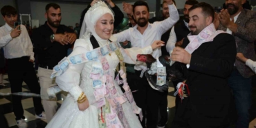 artvinde-damada-arkadaslarindan-canli-tavuk-ve-horoz-surprizi-AzLKMwnG.jpg
