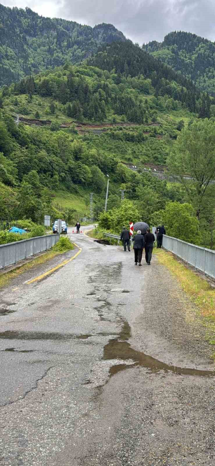 artvinde dere tasti 5 koyun ulasimini saglayan yol hasar gordu 1 iies1Y27