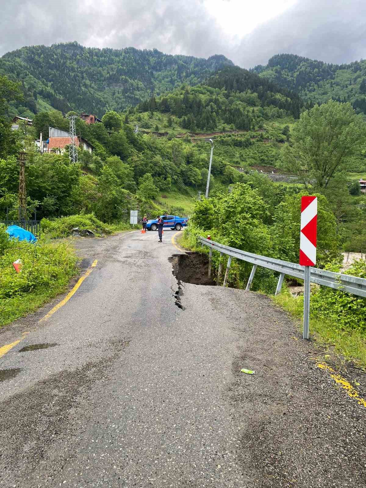 artvinde dere tasti 5 koyun ulasimini saglayan yol hasar gordu 2 uKuFhLWb