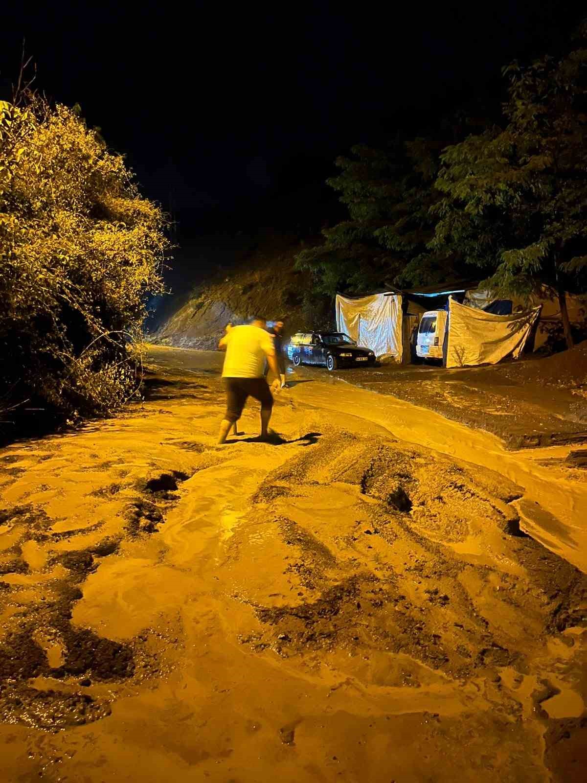Artvin’de gece etkili olan sağanak taşkınlara neden oldu 4 artvinde gece etkili olan saganak taskinlara neden oldu 0 NiC7zFTk