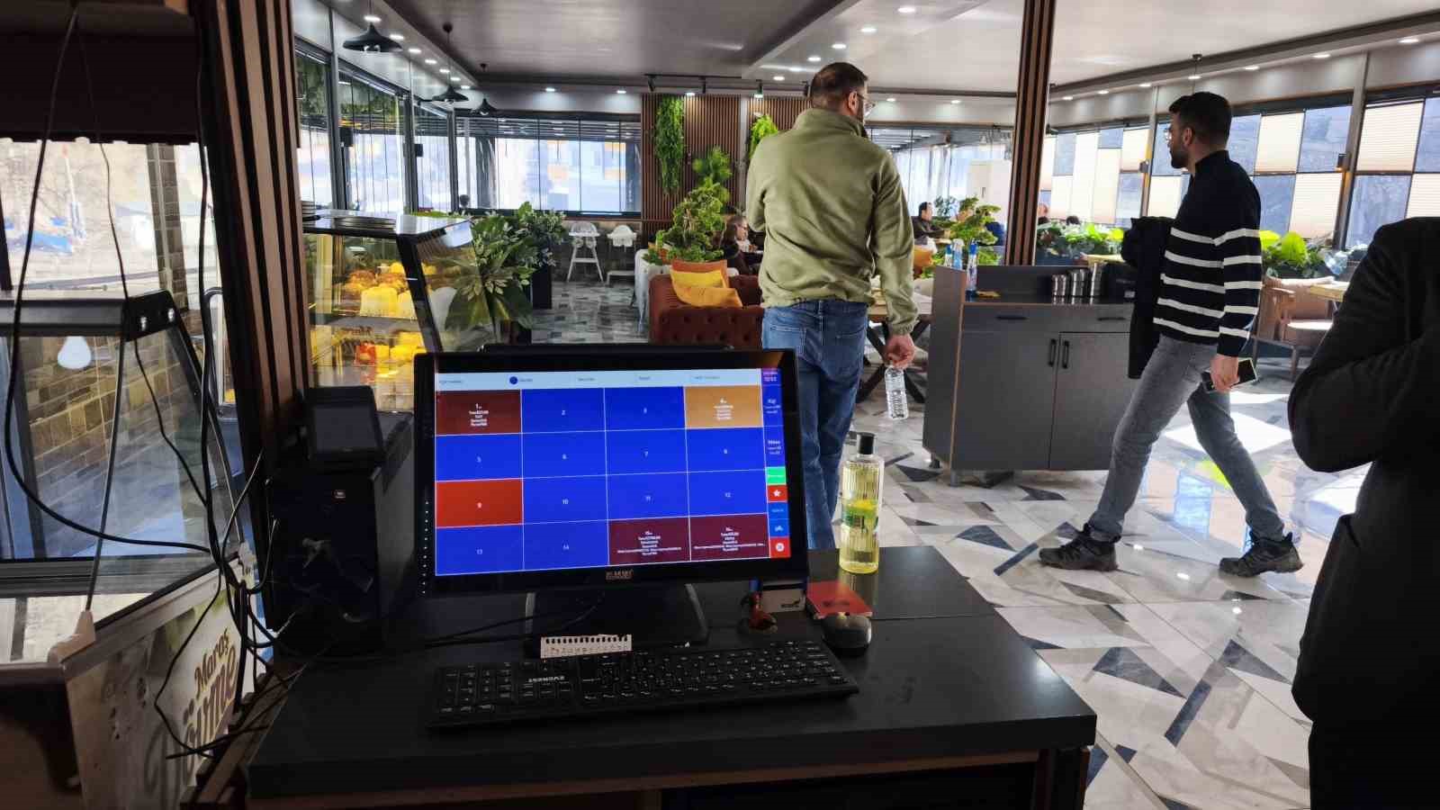 artvinde kafedeki hirsizlik ani kamerada 5 UAPXUYK8