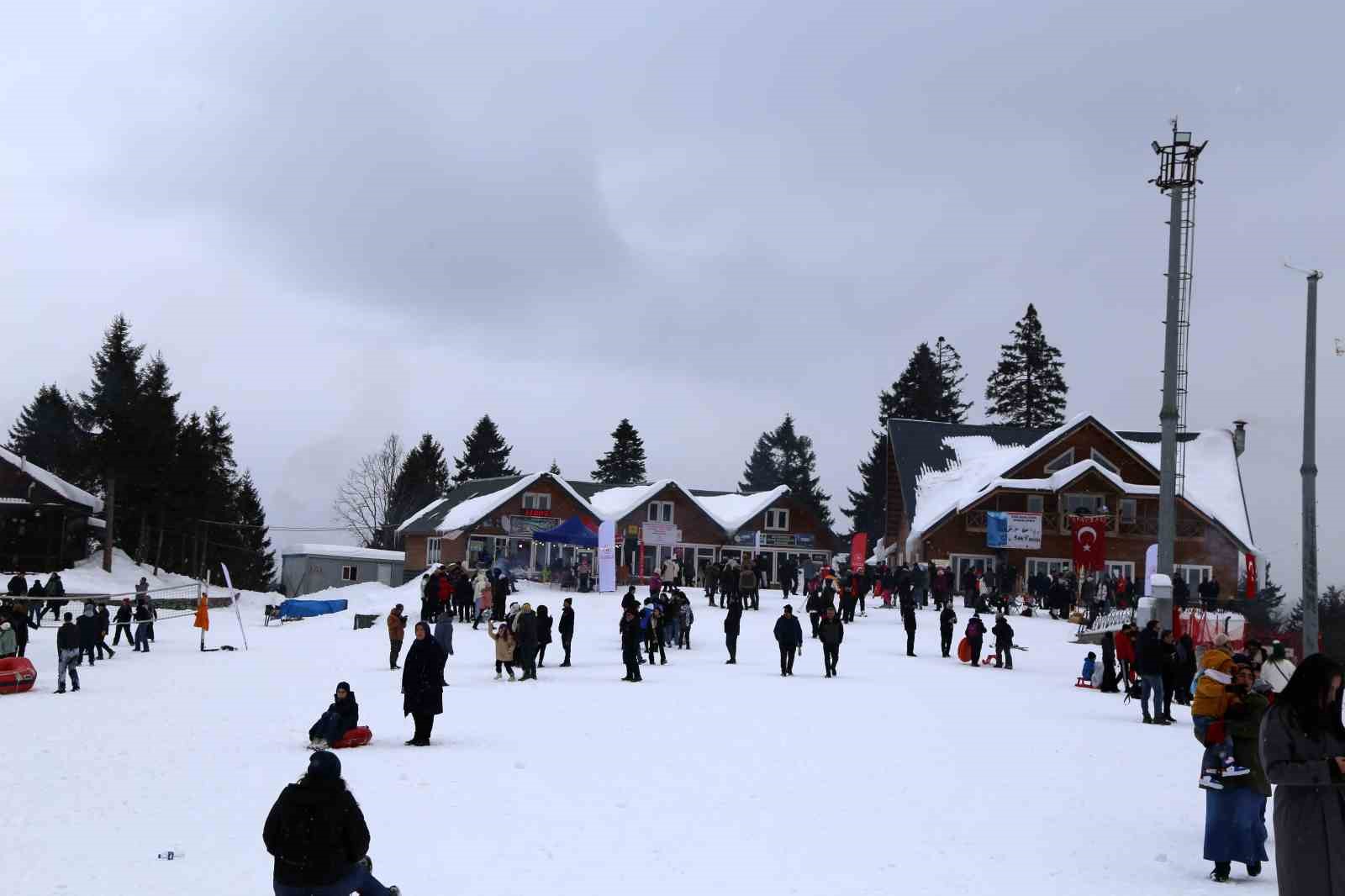 artvinde kar senligi renkli goruntulere sahne oldu 5 NeA43v5u