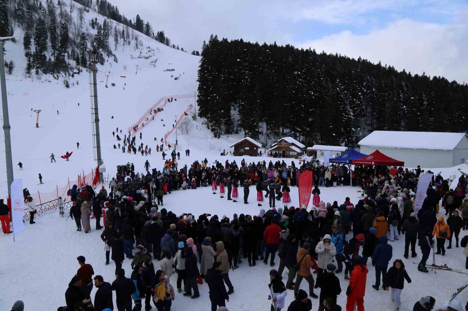artvinde kar senligi renkli goruntulere sahne oldu 9 ALw7hKfy