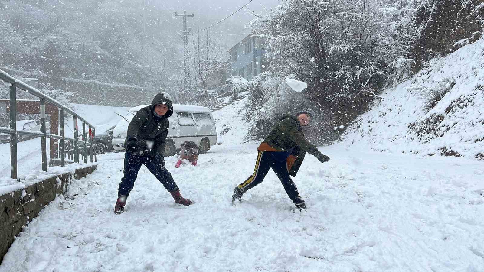artvinde kar yagisi etkisini surduruyor 0