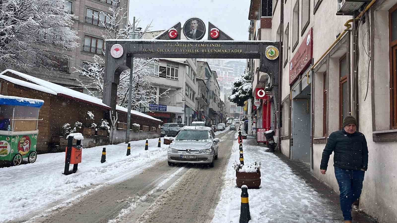 artvinde kar yagisi etkisini surduruyor 7