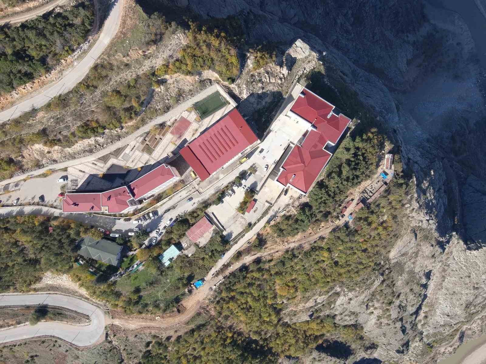 artvinde kaya kopmasi panige neden oldu iki lise tahliye edildi 1 zUdtzlBS