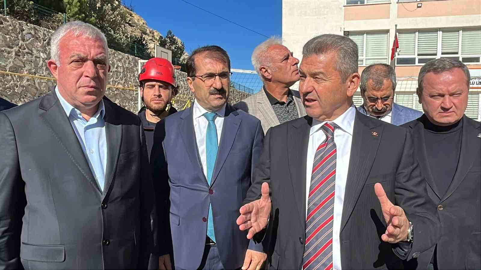 artvinde kaya kopmasi panige neden oldu iki lise tahliye edildi 4 GEeBeaRJ
