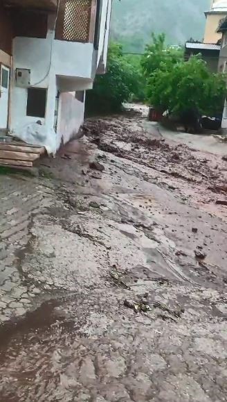 Artvin’de sağanak sonrası dereler taştı 7 artvinde saganak sonrasi dereler tasti 3 2g1CYb3k