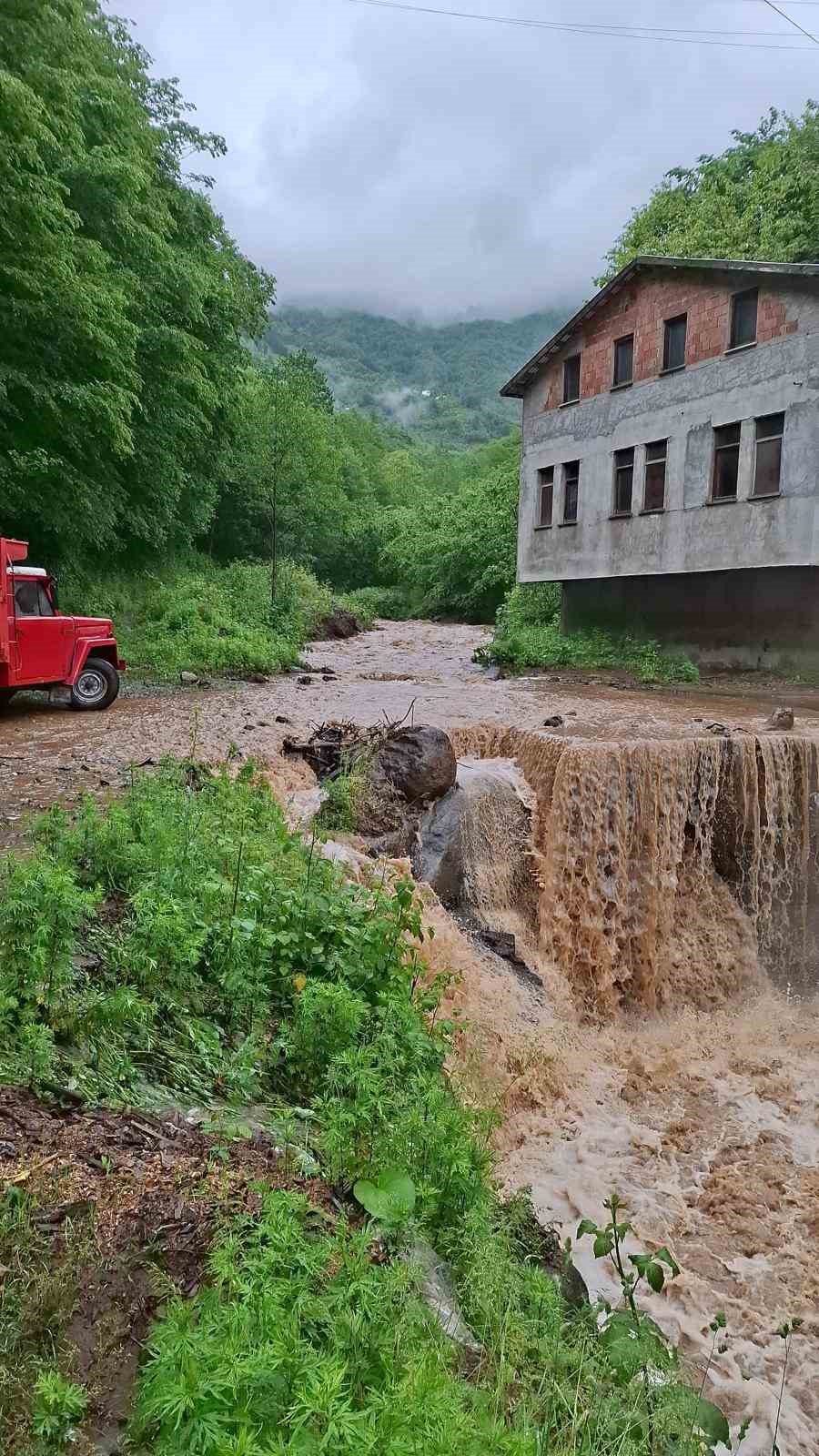 artvinde saganak taskinlara neden oldu 5