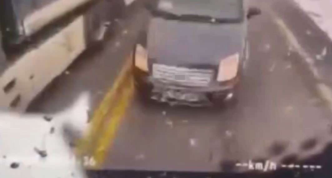 Artvin’de sis ve hatalı sollama kazaya neden oldu: 2 yaralı 7 artvinde sis ve hatali sollama kazaya neden oldu 2 yarali 3 yL3pZ6dI