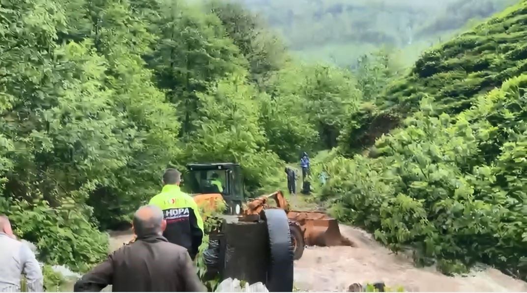 artvinde tasan dere 4 cay iscisini mahsur birakti imdatlarina ekipler yetisti 4 kecOapGt