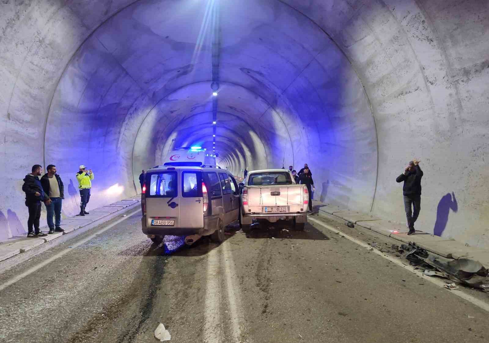 artvinde tunelde kaza 7 yarali 1 l6QugUTi