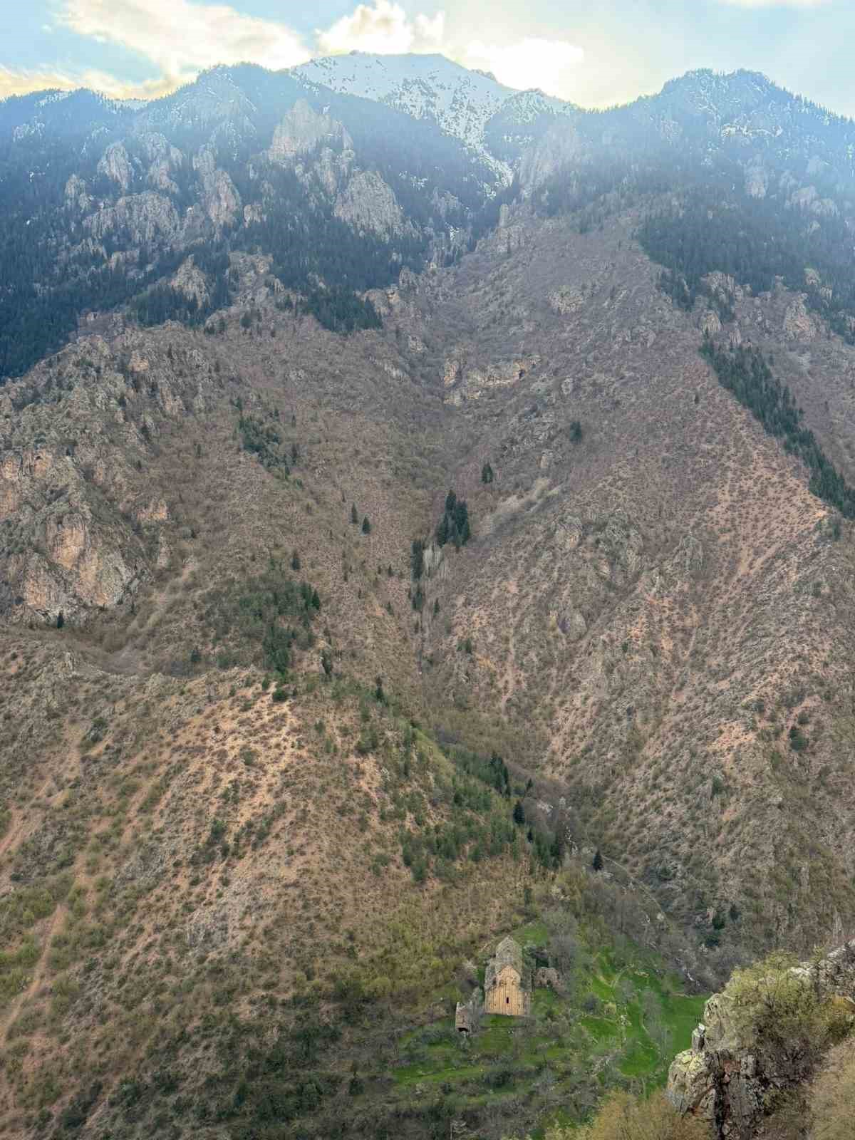 artvinde yaylada duserek yaralanan vatandas helikopterle kurtarildi 3 Jzj4wEf8
