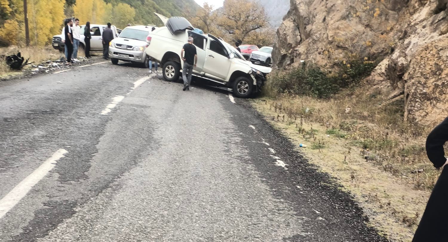 Artvin’de zincirleme trafik kazası: 4 yaralı 5 artvinde zincirleme trafik kazasi 4 yarali 1 QFVBegIL