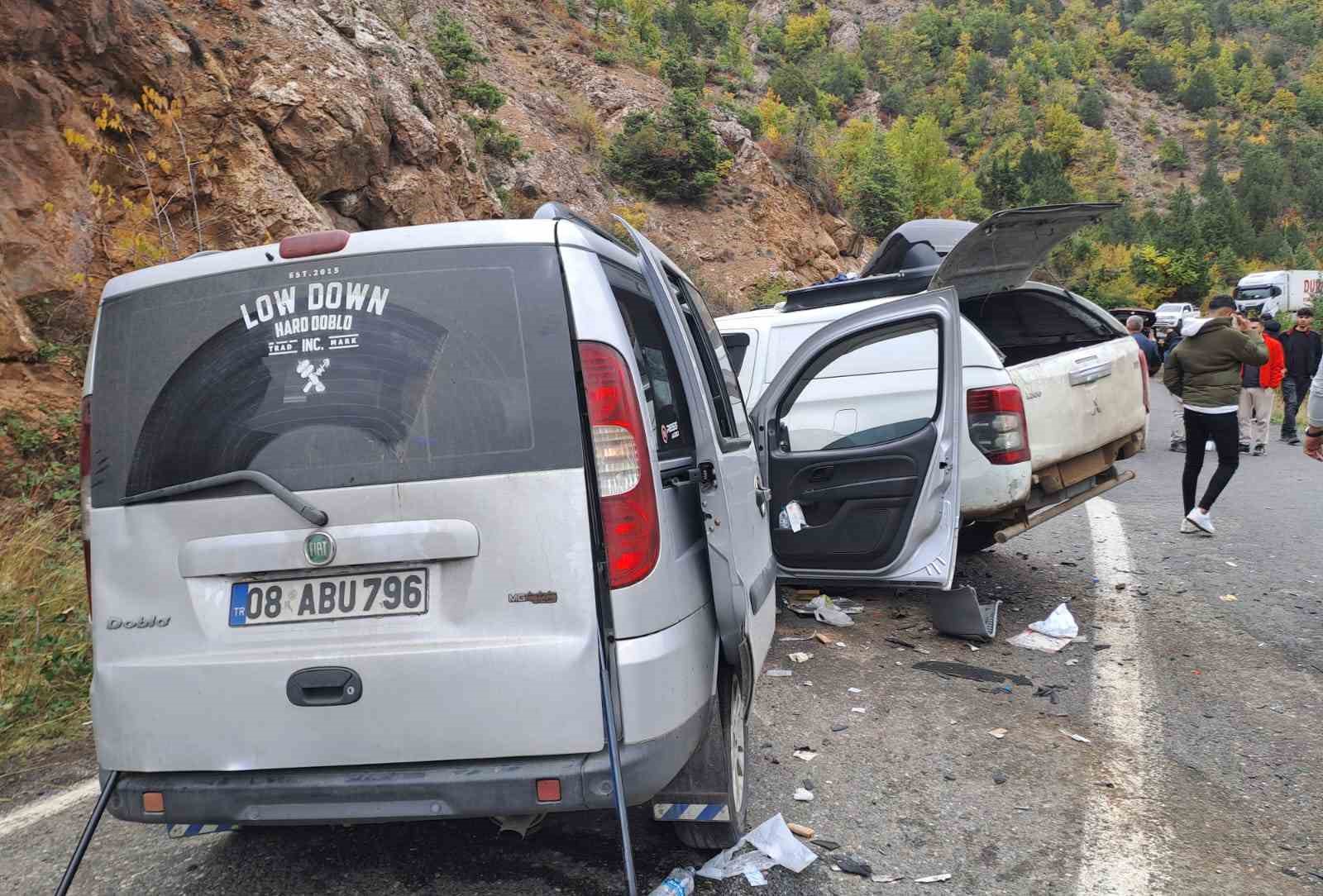 Artvin’de zincirleme trafik kazası: 4 yaralı 6 artvinde zincirleme trafik kazasi 4 yarali 2 gPe93bZ8