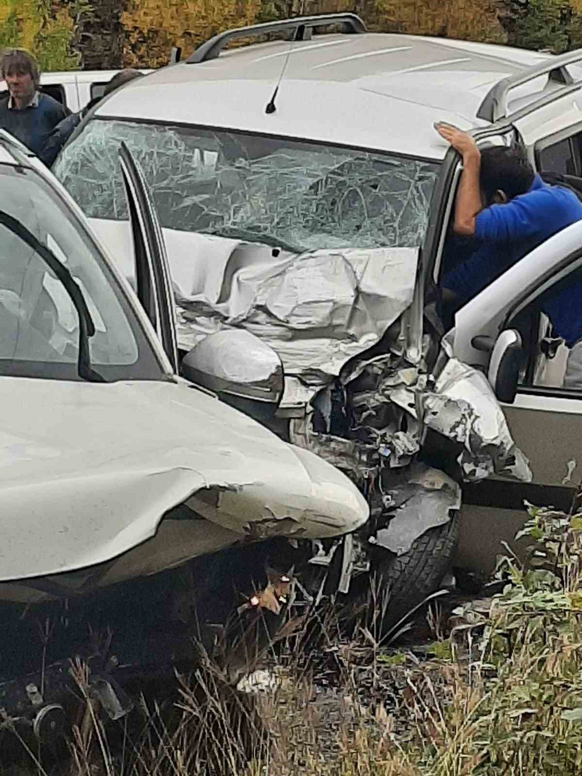 Artvin’de zincirleme trafik kazası: 4 yaralı 7 artvinde zincirleme trafik kazasi 4 yarali 3 gND2Tz8B