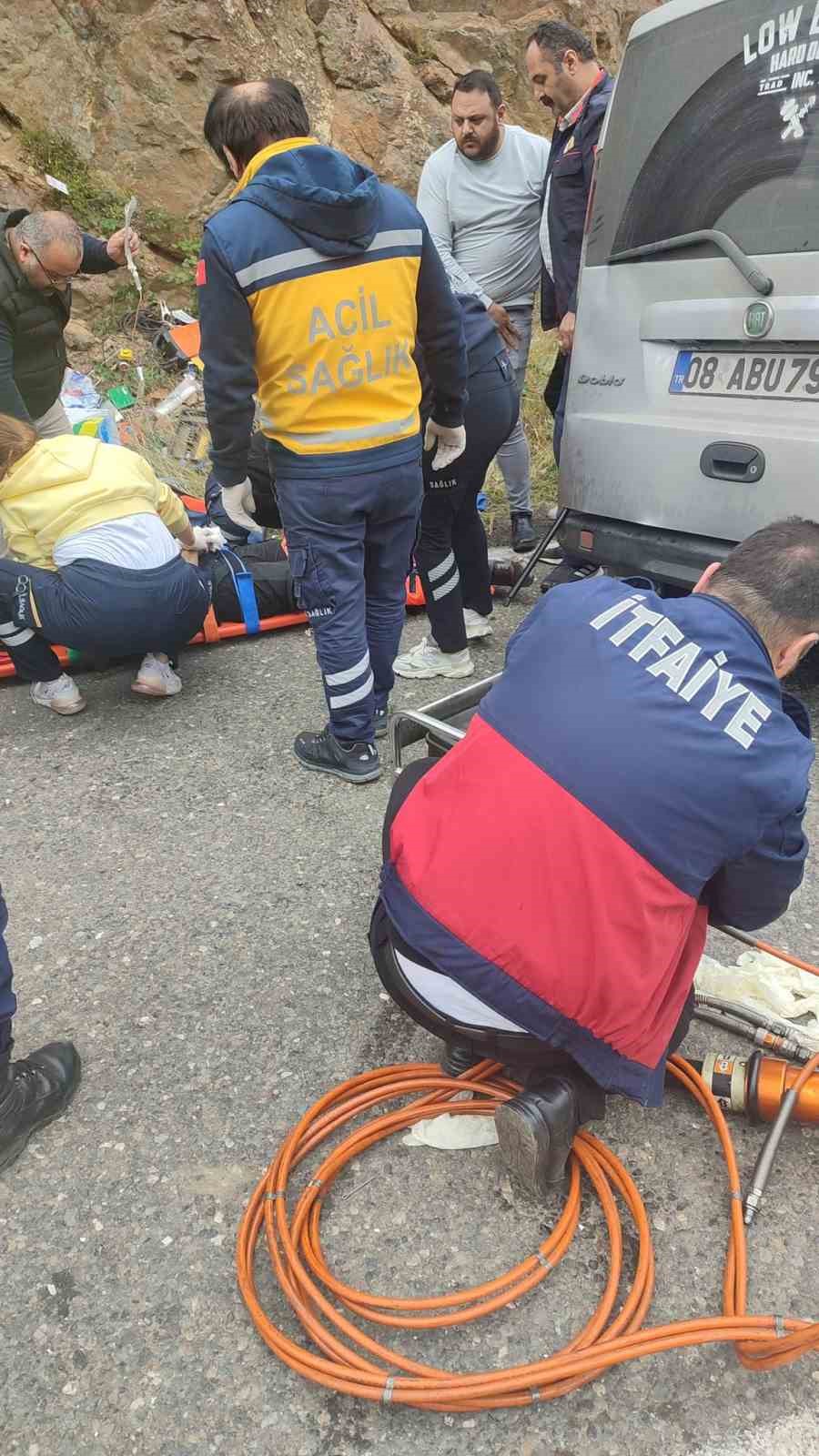 Artvin’de zincirleme trafik kazası: 4 yaralı 8 artvinde zincirleme trafik kazasi 4 yarali 4 A5OJlsZZ