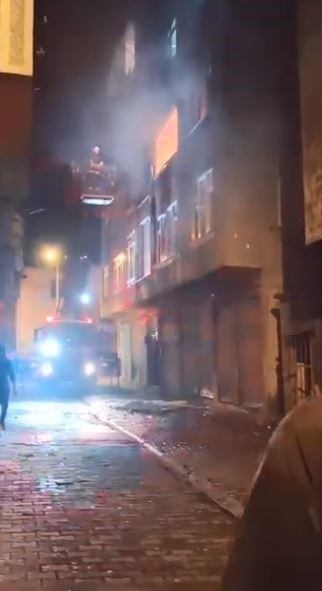 Artvin’in Hopa ilçesinde ev yangını 4 artvinin hopa ilcesinde ev yangini 0 aMLEY19I