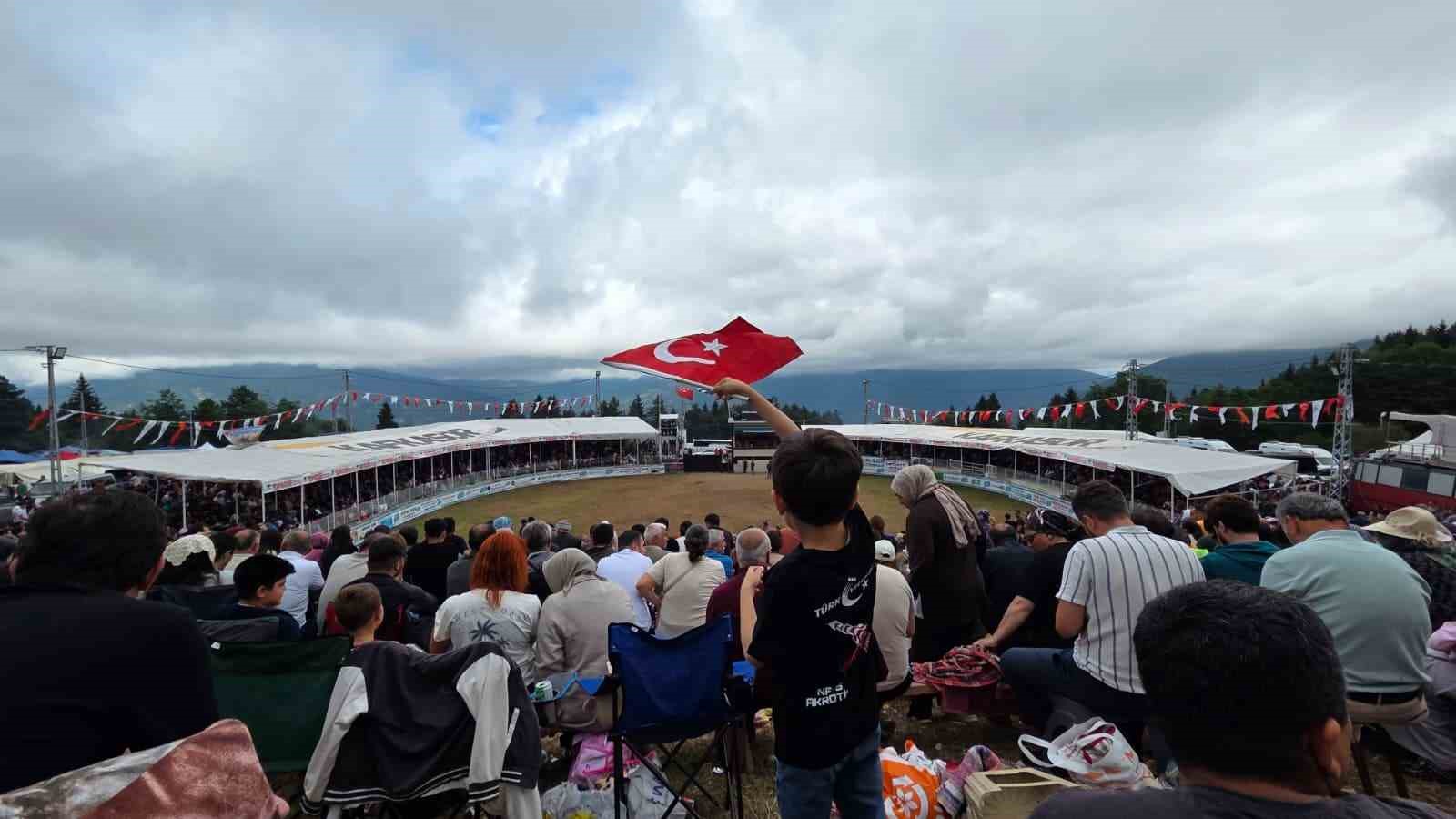 artvinin kafkasor yaylasinda bogalarin 45 randevusu nefes kesti 5 nrnJekNw
