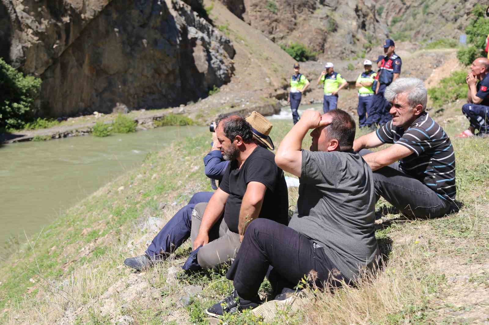 artvinin savsat deresinde kayip baba ve oglunu arama calismalari suruyor 1 3HbGUhtq