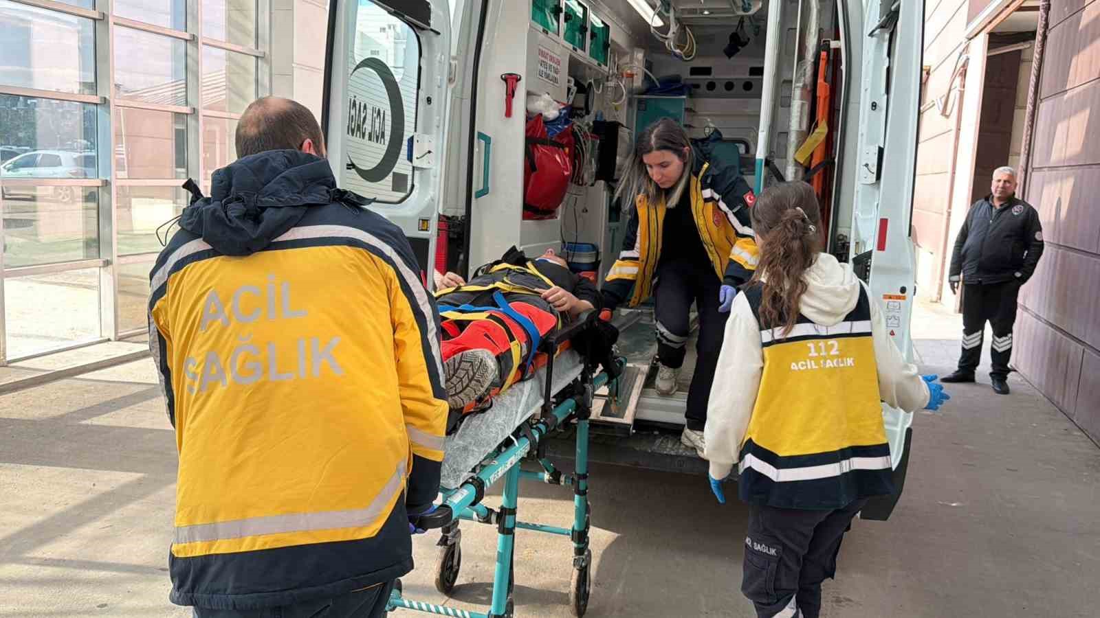 asansor bosluguna dusen 2 kisi yaralandi 1 GibYHUBE
