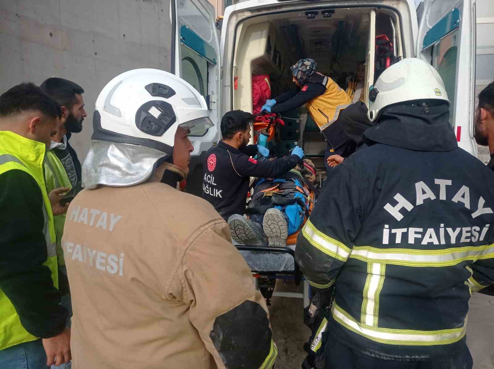 asansor bosluguna dusen isci yaralandi 2 hfB5ZnCF