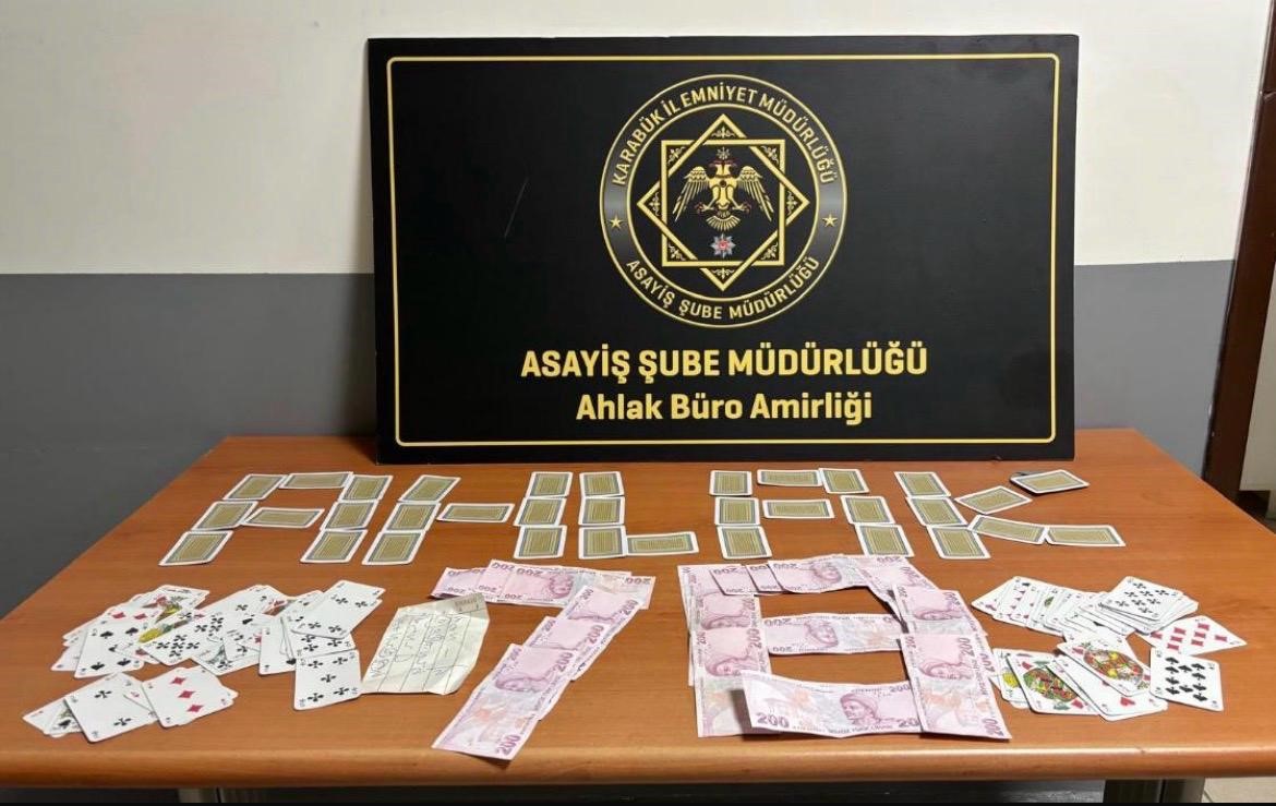 asayis uygulamalarinda ruhsatsiz silahlar kesici aletler ve uyusturucu maddeler ele gecirildi 1 Tj3fiqrs