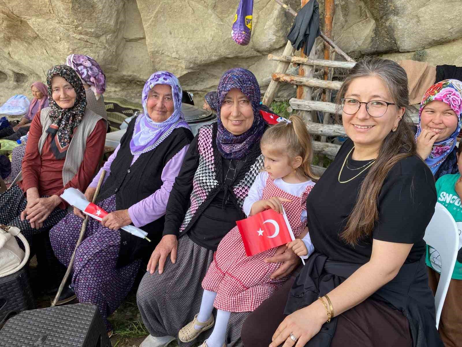 aserin kayasi essiz manzarasiyla dikkat cekiyor 3 4waM2Zun