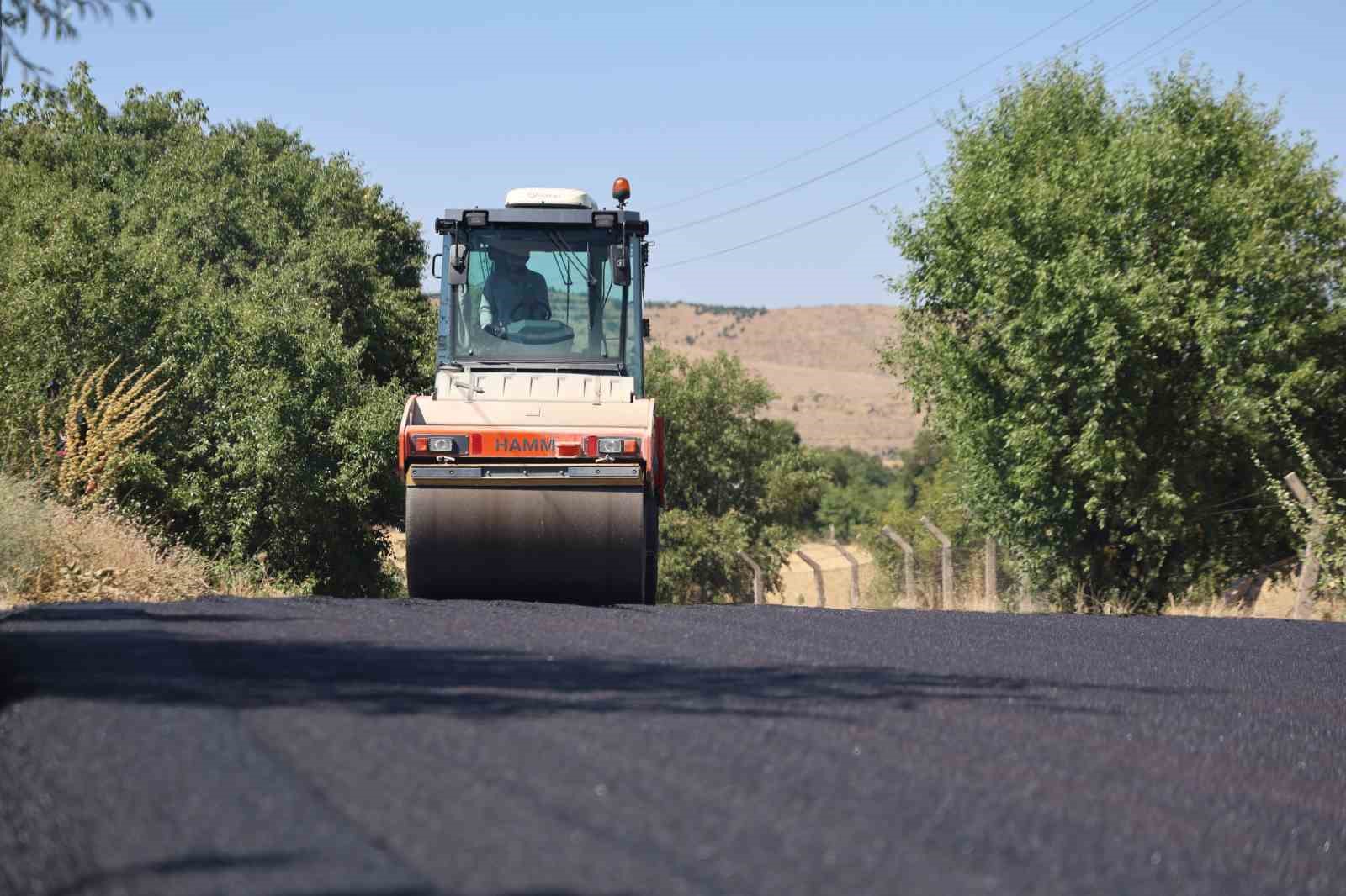 Asfalt işçilerinin kavurucu sıcakta mesaisi sürüyor 8 asfalt iscilerinin kavurucu sicakta mesaisi suruyor 4 8v2y3iIM