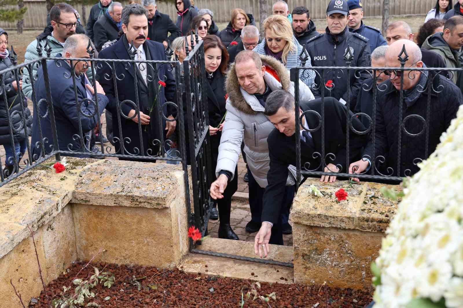 asik veysel 53 yil sonra da unutulmadi 1 FrjYcOW5