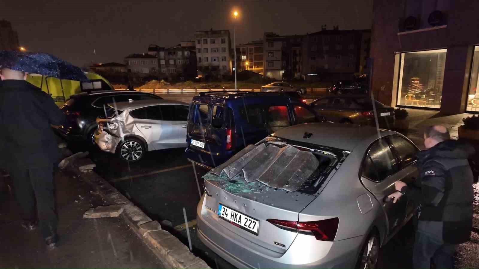 asiri hiz ve alkol kazaya neden oldu sancaktepede otomobil takla atti 2 i6me69Km