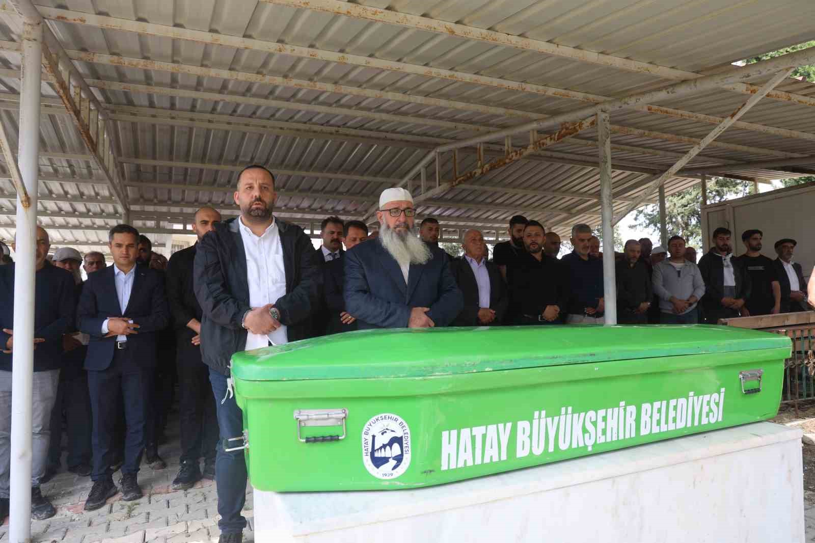 asiri yagis sonrasi araciyla sarampole devrilen vatandas son yolculuguna ugurlandi 0 3zcWnZr1